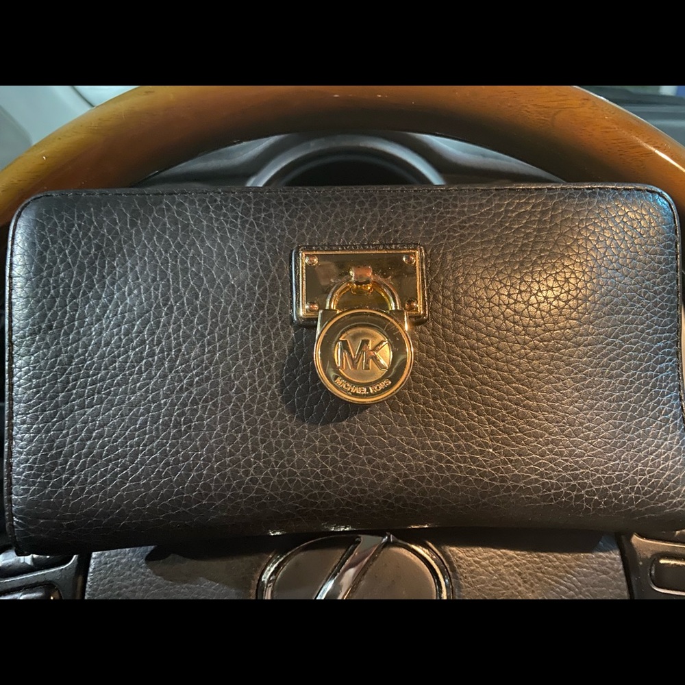 michael kors black leather wallet/For Mothers Day.